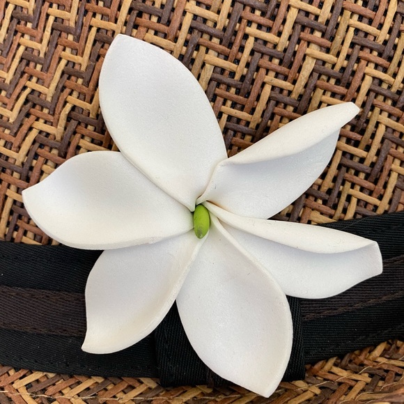 Fedora w/Tiare - Picture 3 of 6